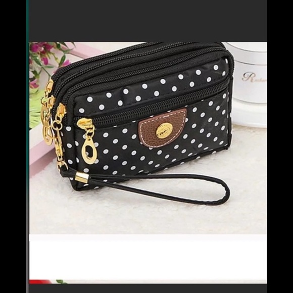 🎁 Nice big wristlet💄🎁🌹 - Picture 2 of 3